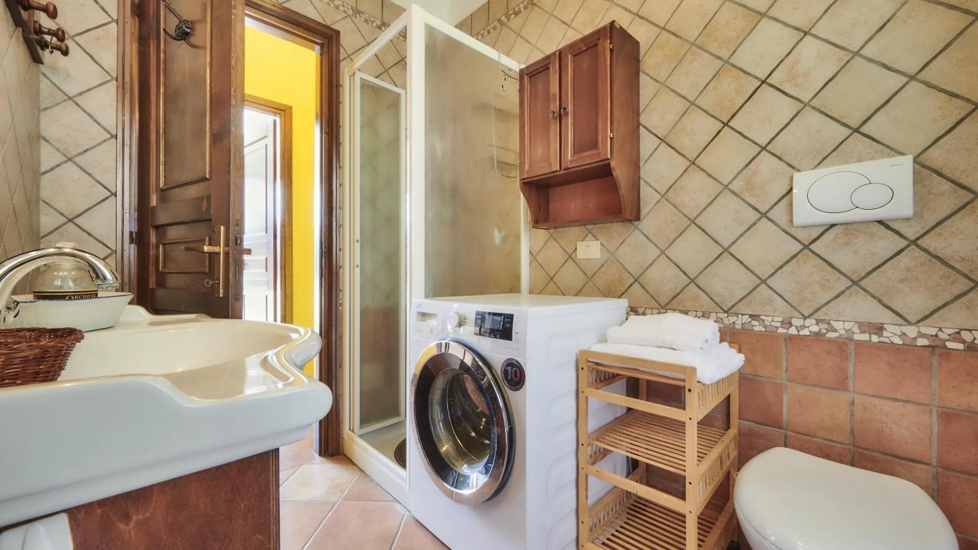Claudias Flat Daire Lierna